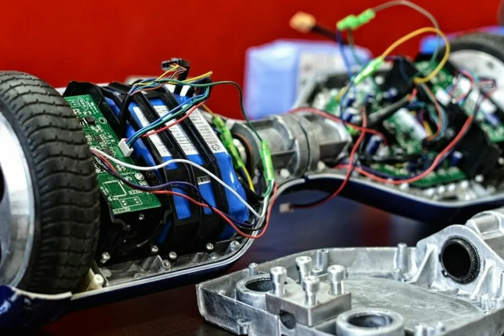 Workshop with electric vehicle lift